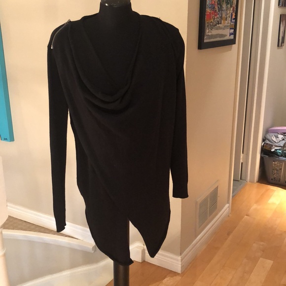 Black overlap sweater. - Picture 5 of 7